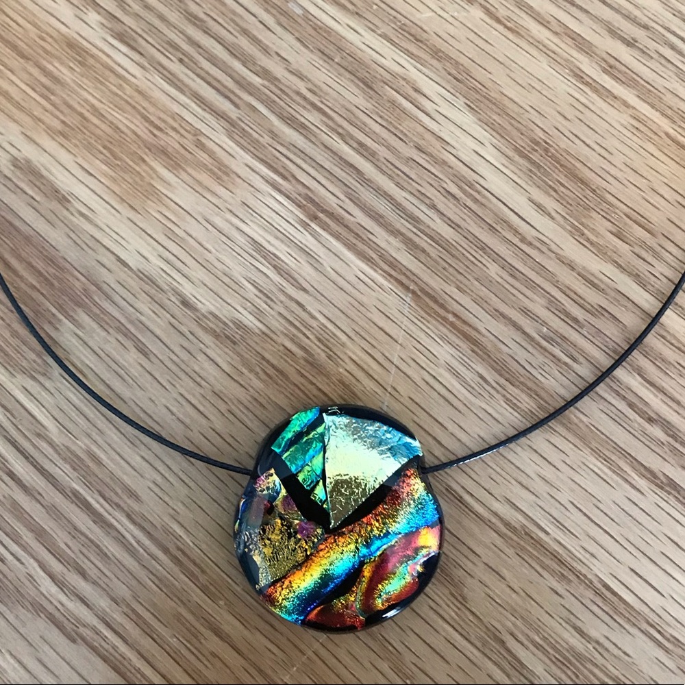 Glass pendant with wire chain